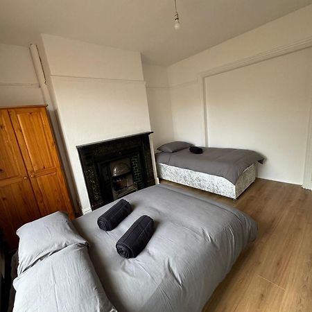 Very Nice Triple Room At 2 Iveragh Rd-5 Dublin Dış mekan fotoğraf