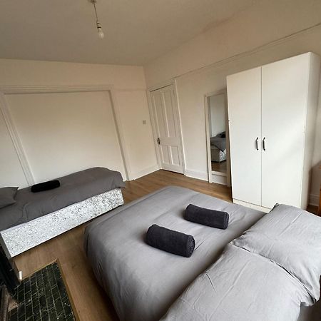 Very Nice Triple Room At 2 Iveragh Rd-5 Dublin Dış mekan fotoğraf